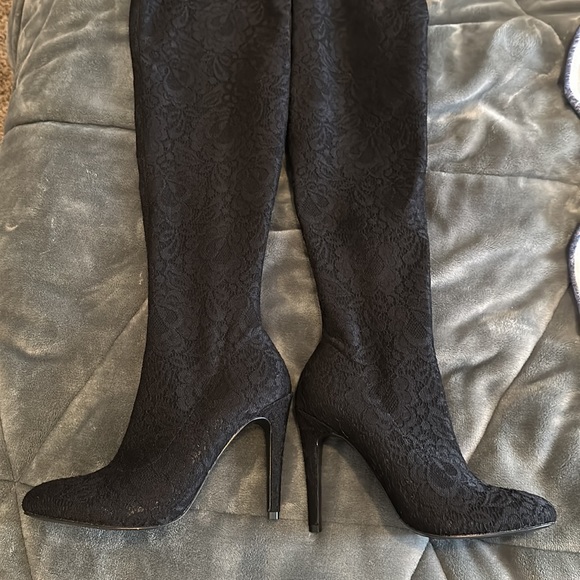 Lace thigh high boots - Picture 3 of 4